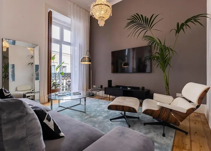 Апартаменты Luxurious In The Center Of *