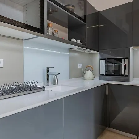 Luxurious In The Center Of Apartment