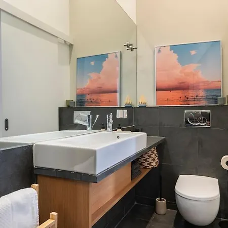 Luxurious In The Center Of Apartment *